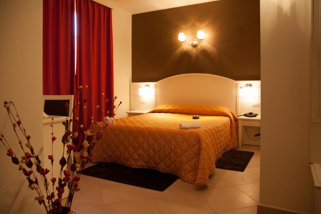 Hotel Centova Perugia Oda fotoğraf